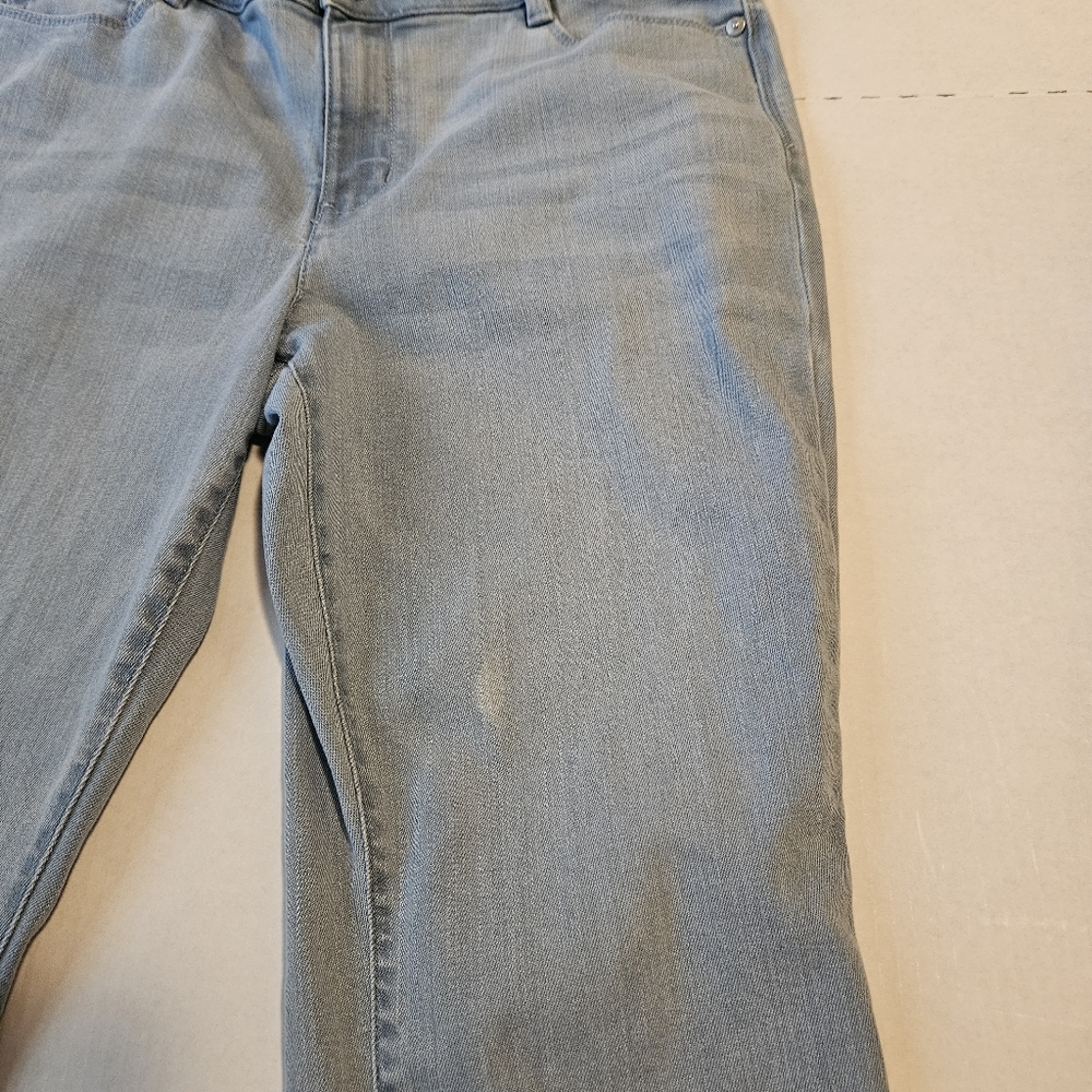 J Jill Authentic Fit crop light stone wash, frayed hem, straight leg, size 12 - Picture 14 of 15